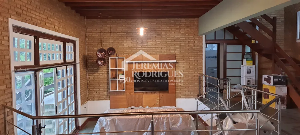 A Imobiliária Jeremias Rodrigues Imóveis de Alto Padrão disponibiliza para venda e locação essa casa no Condomínio Chácaras Cataguá em Taubaté/SP.