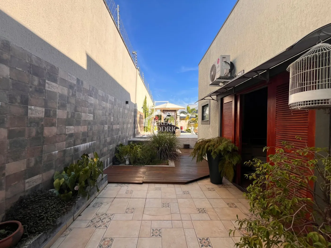 Casa para venda e locação com 2 suítes no Condomínio Verdes Vales em Taubaté/SP