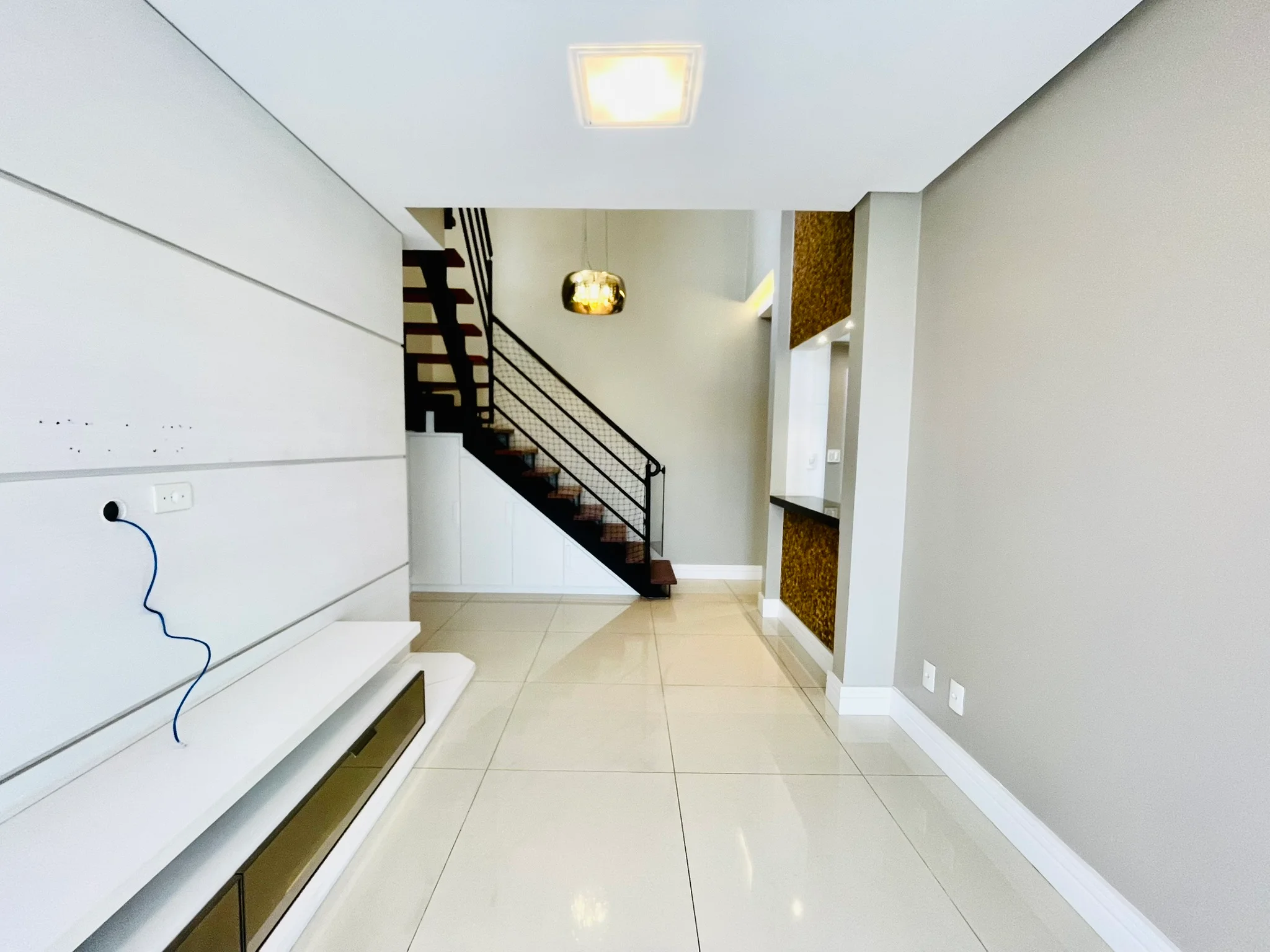 Cobertura duplex com 3 dormitórios no Condomínio Monte Castelo em  Taubaté/SP. 