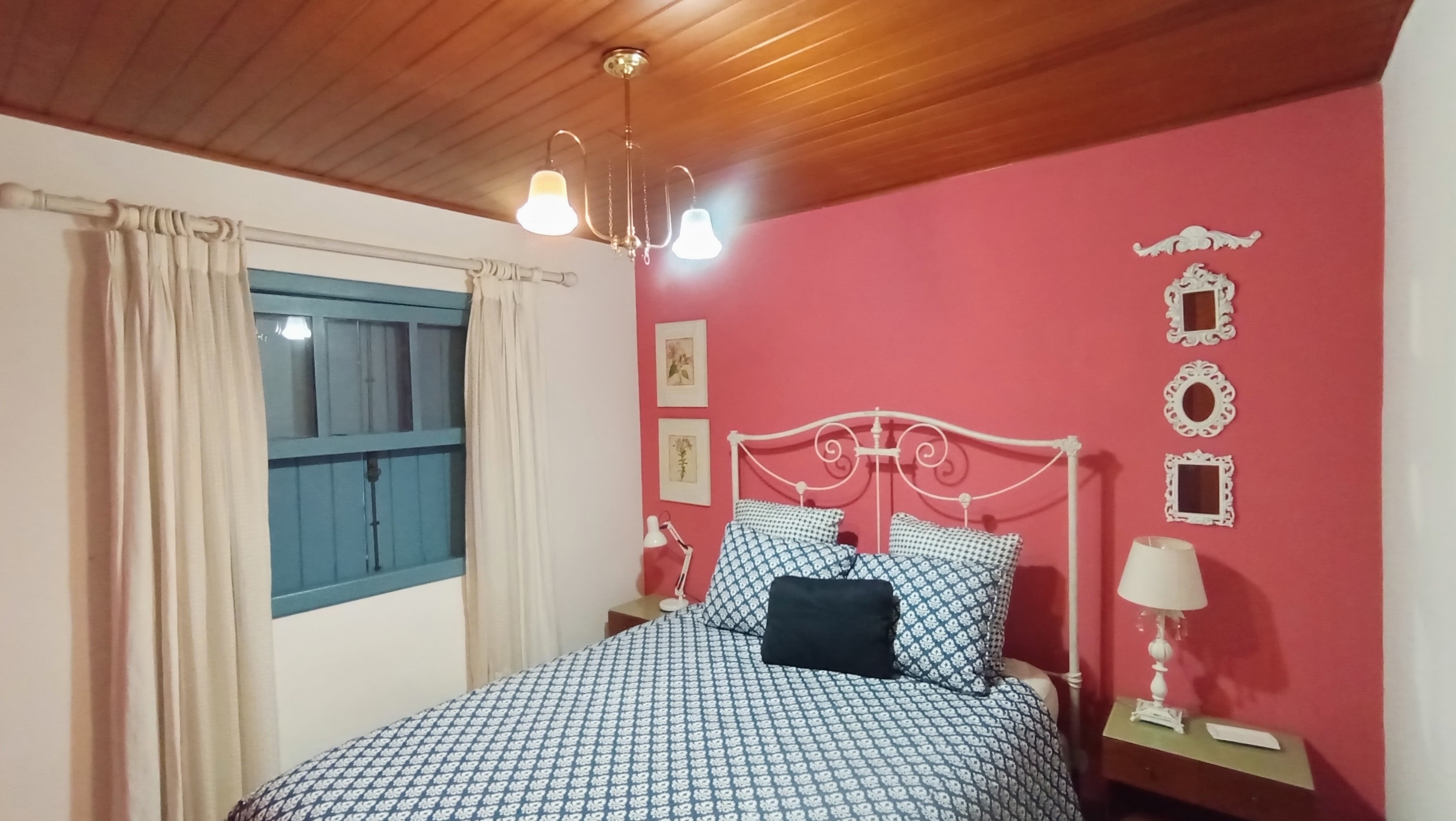 Casa à venda com 5 dormitórios no Capivari em Campos do Jordão/SP.