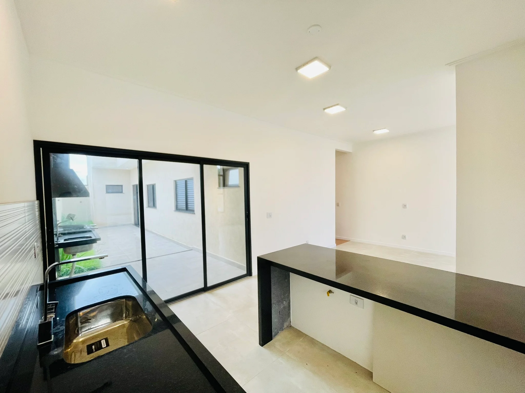 Casa à venda com 3 dormitórios no Condomínio Bosque da Imperatriz em Pindamonhangaba/SP. 