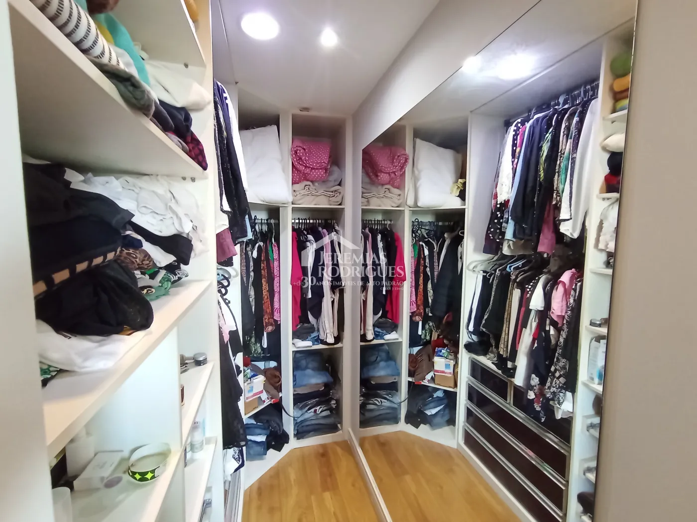Apartamento à venda com 3 dormitórios no Edifício Jabuticabeiras em Taubaté/SP