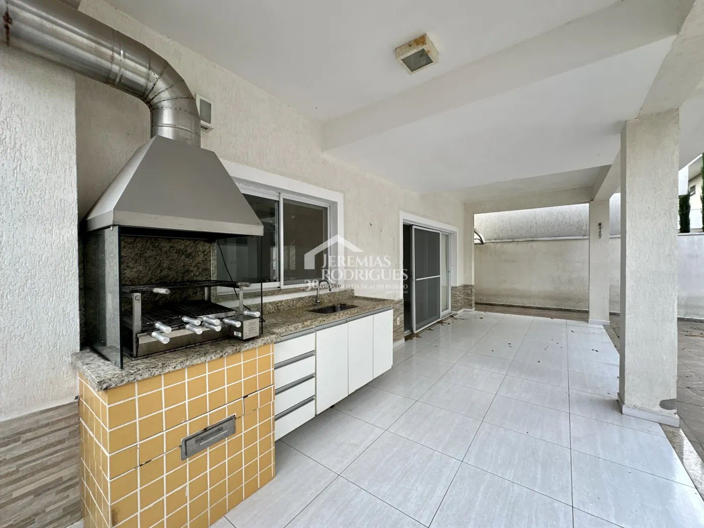 Casa para venda e locação com 4 suítes no Condomínio Campos do Conde II em Tremembé/SP