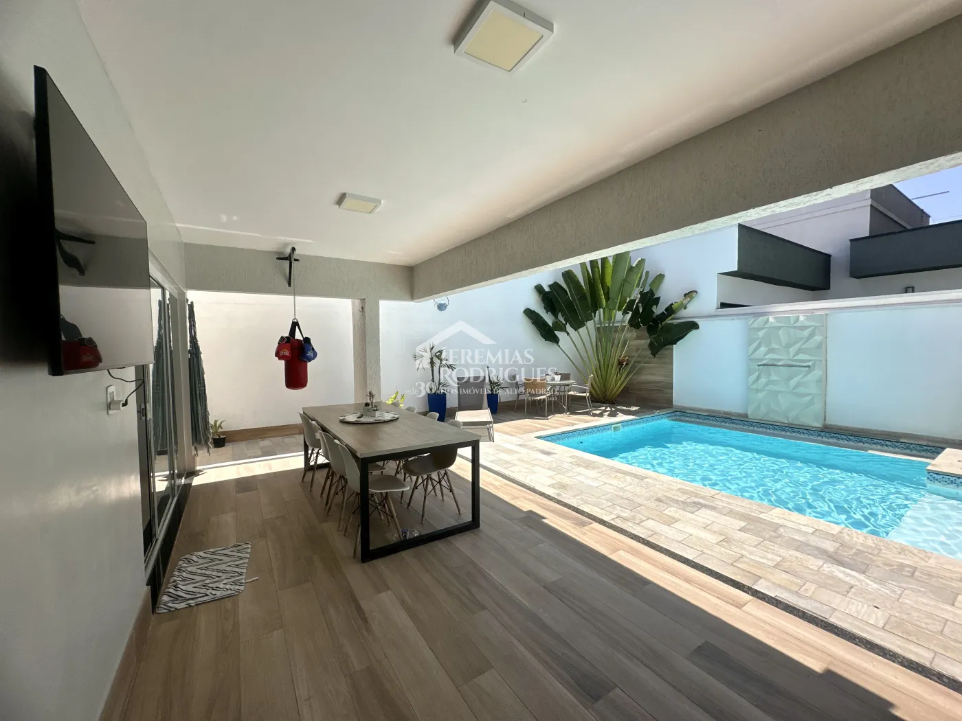 Casa para venda e locação com 3 dormitórios no Condomínio Tecoara em Taubaté/SP.