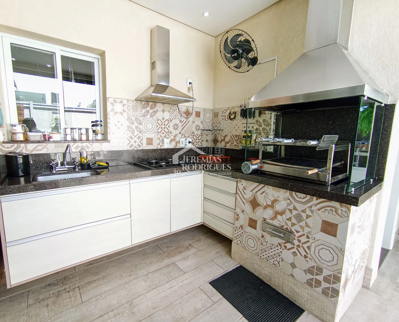 Casa para venda com 3 dormitórios no Condomínio Campos Do Conde II Versailles em Tremembé/SP