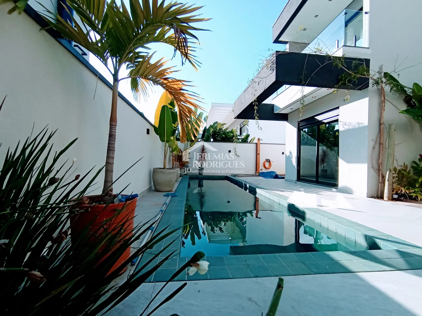 Casa à venda com 5 dormitórios no Condomínio Reserva dos Lagos em Pindamonhangaba/SP.