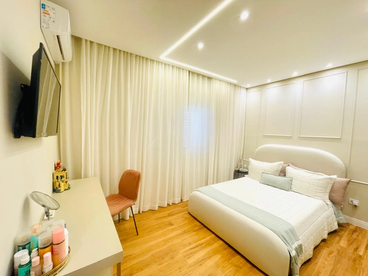 Casa à venda com 3 dormitórios no Condomínio Terras de San Marco em Taubaté/SP.