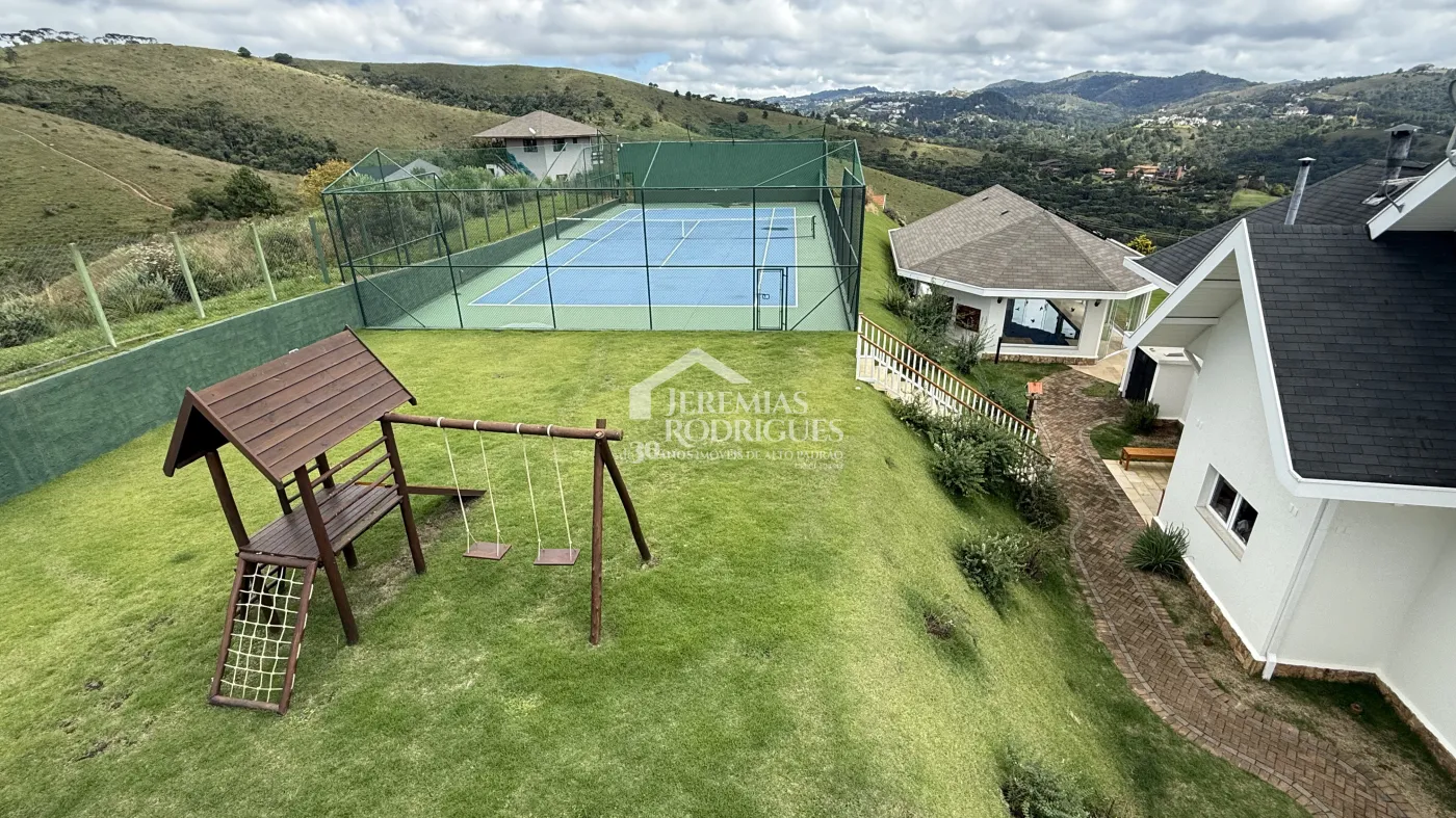 Casa à venda com 4 suítes no Condomínio Jardim Monte Belo em Campos do Jordão/SP.