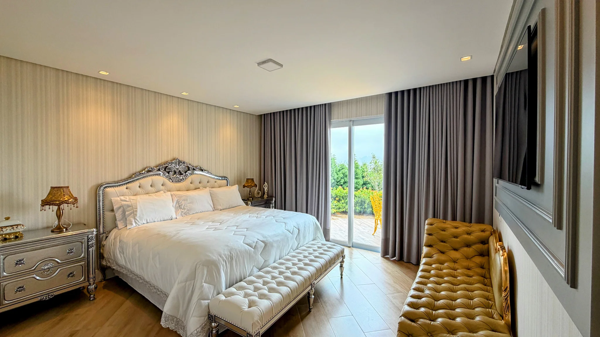 Casa à venda com 4 suítes no  Condomínio Iporanga em Campos do Jordão/SP. 