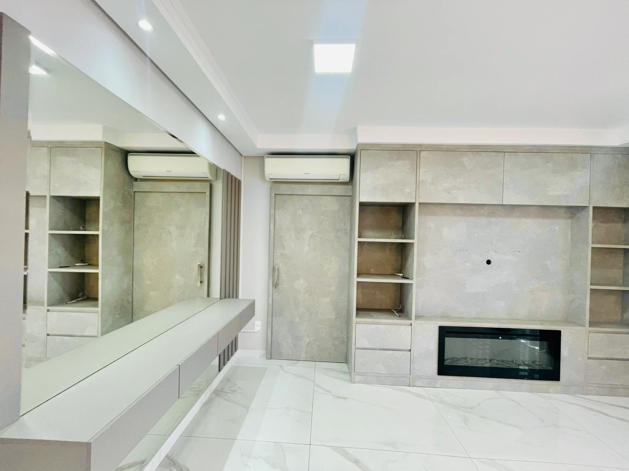 Apartamento à venda com 3 suítes no Condomínio Gran Terrace em Taubaté/SP. 