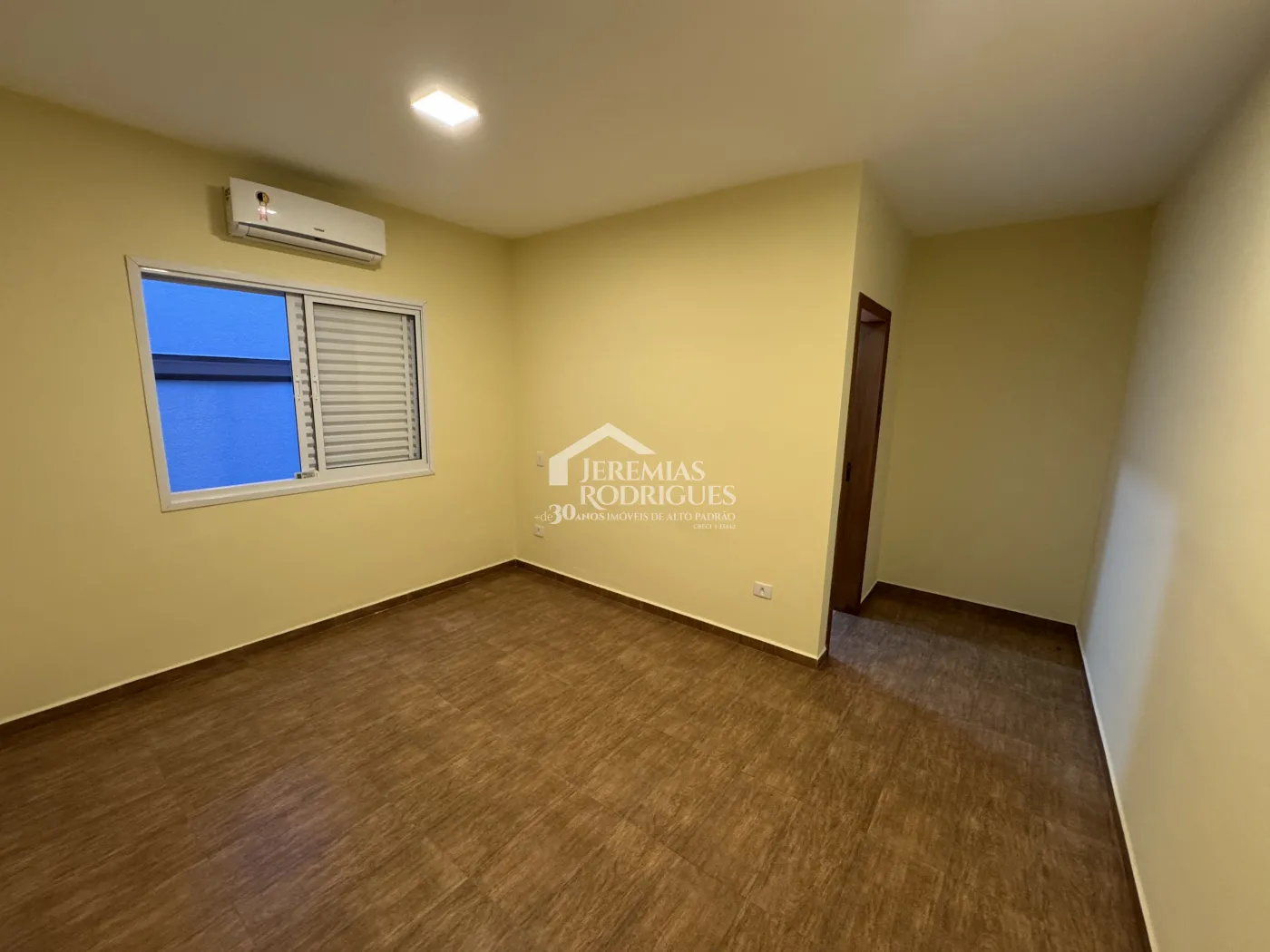 Casa para venda com 3 dormitórios no Condomínio Campos do Conde II Chamboard em Tremembé/SP