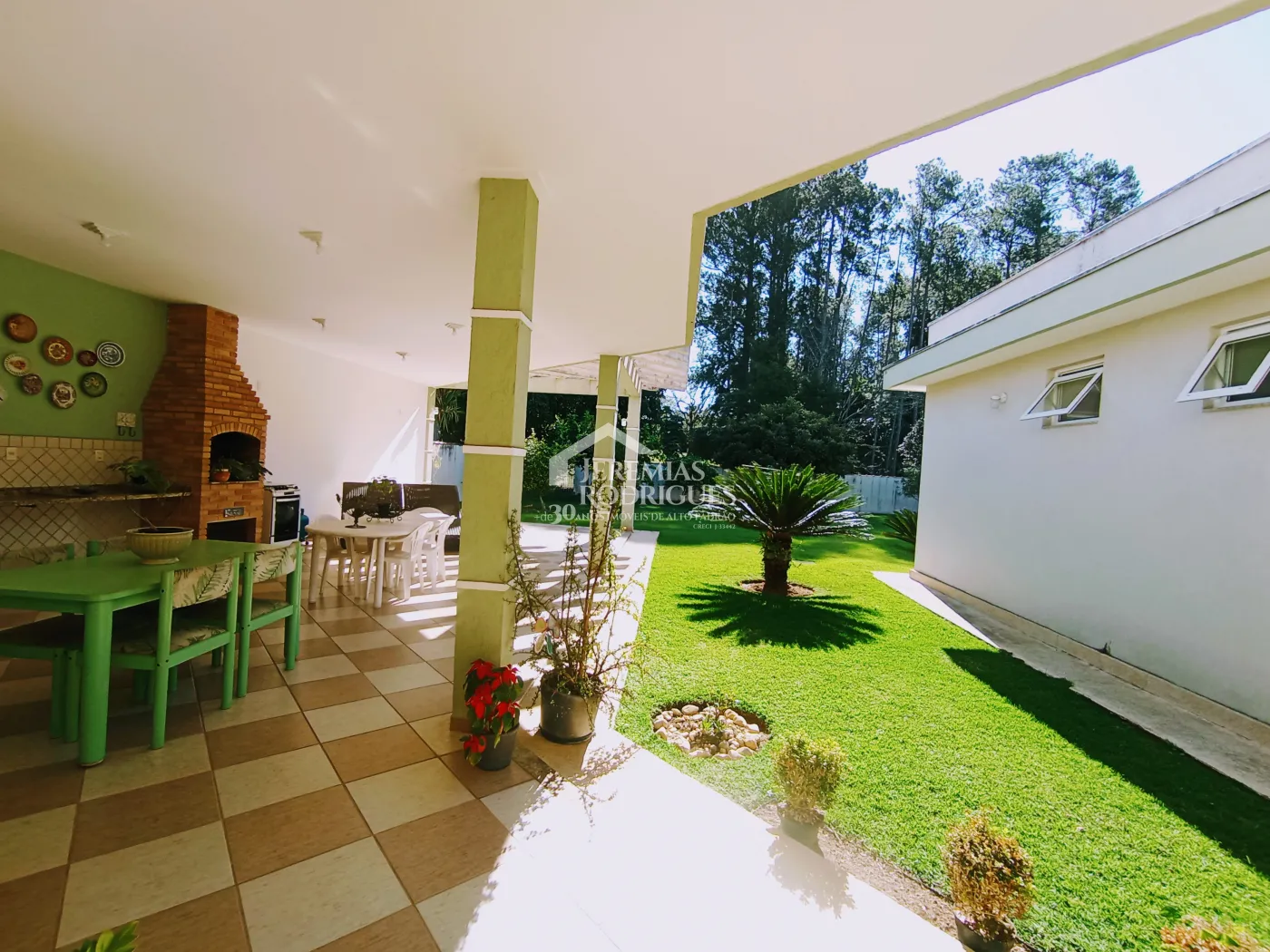 Casa à venda com 4 dormitórios no Condomínio Village Paineiras em Pindamonhangaba/SP