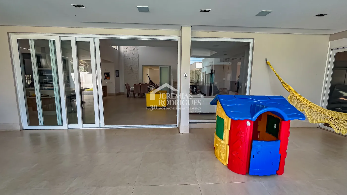 Casa à venda com 6 suítes - Condomínio Village Paineiras - Pindamonhangaba/SP