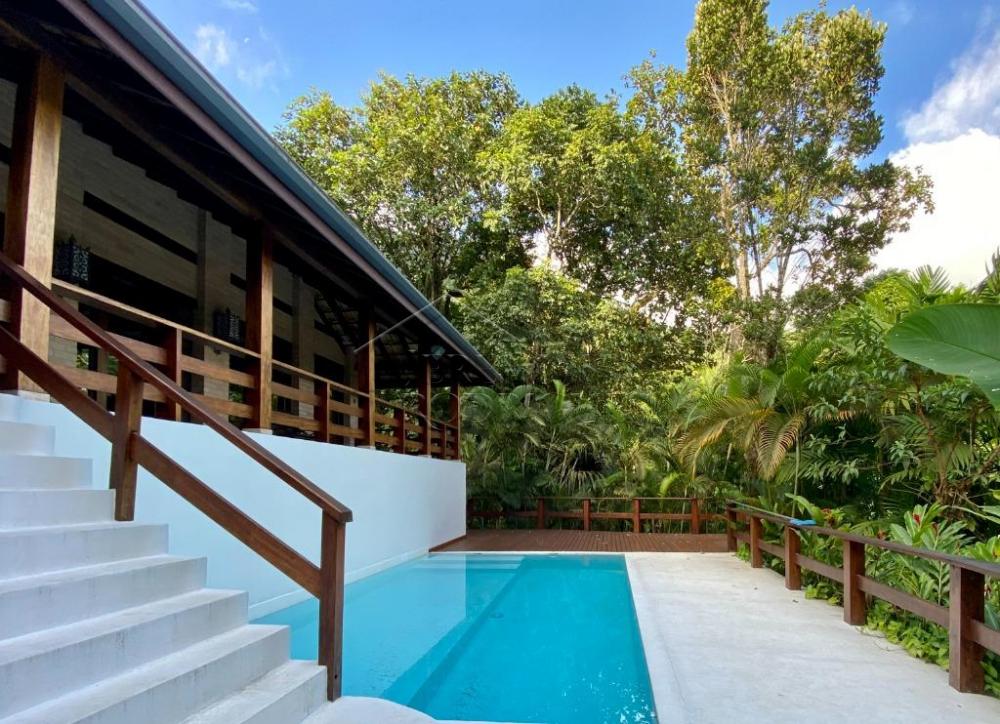 Casa à venda no Condomínio Domingas Dias em Ubatuba/SP.