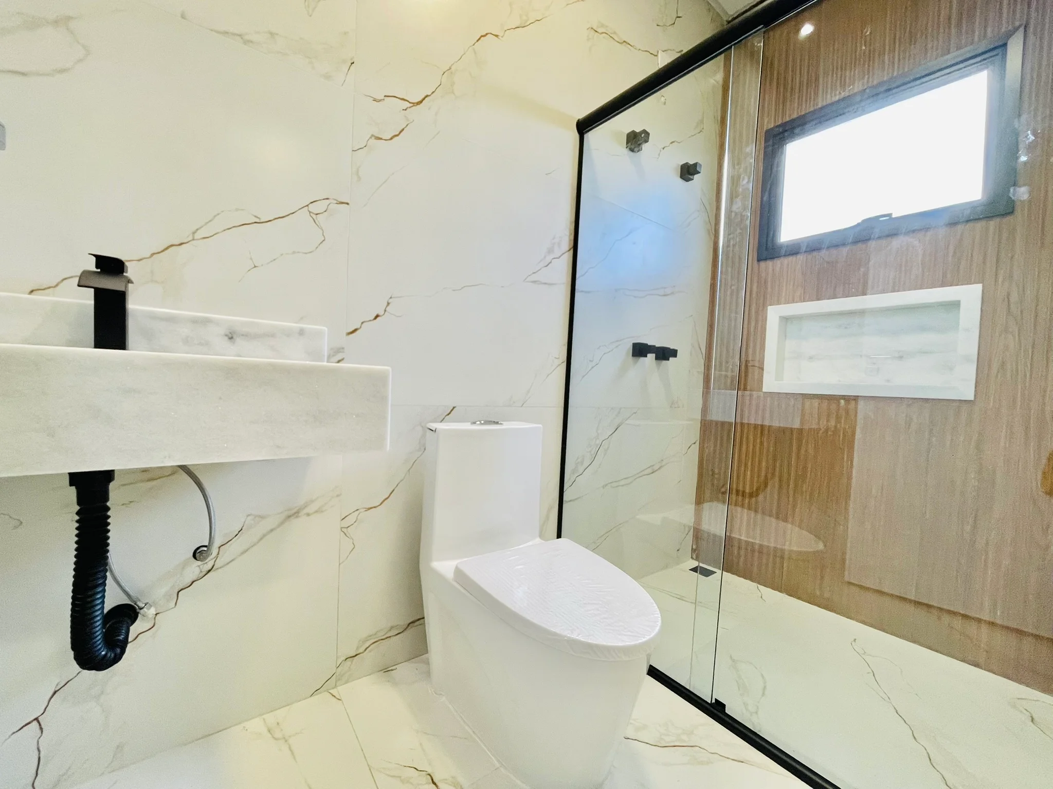 Casa à venda com 3 suítes no Condomínio Ouro Ville em Taubaté/SP. 