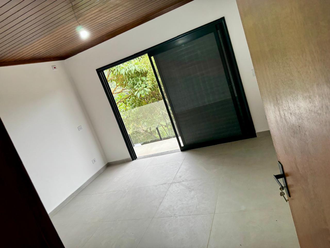 Casa à venda com 3 suítes no Condomínio Parque da Mantiqueira em Santo Antônio do Pinhal/SP.