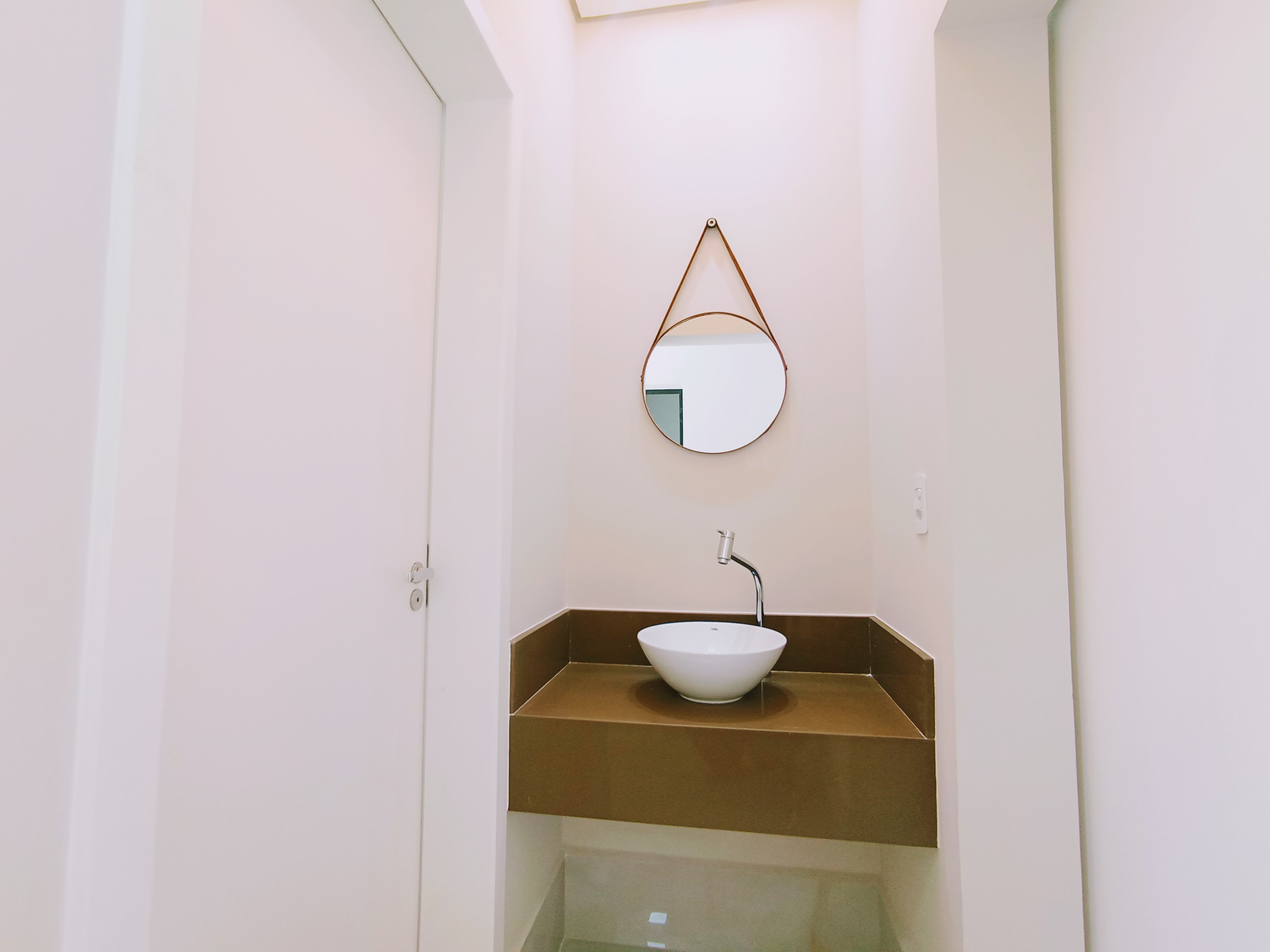 Casa à venda com 3 dormitórios no Condomínio Ouro Ville em Taubaté/SP.