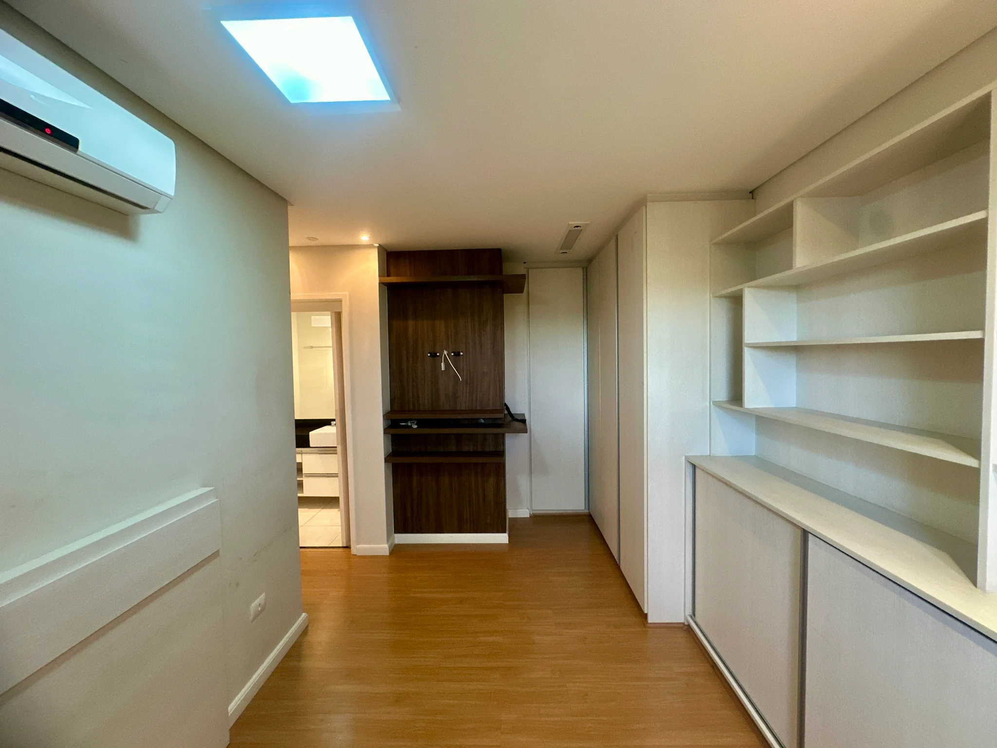 Apartamento mobiliado para venda e locação, 263 m² no Edifício Placere em Taubaté/SP.
