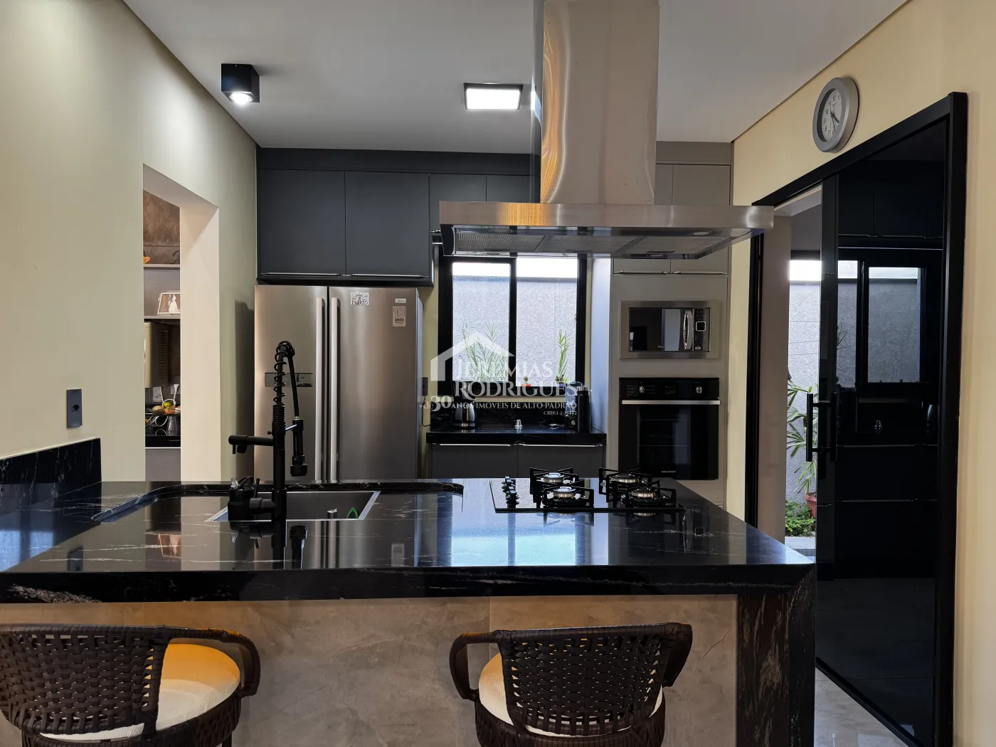 Casa com 3 dormitórios, 267 m² - Condomínio Parque das Araucárias - Tremembé/SP.