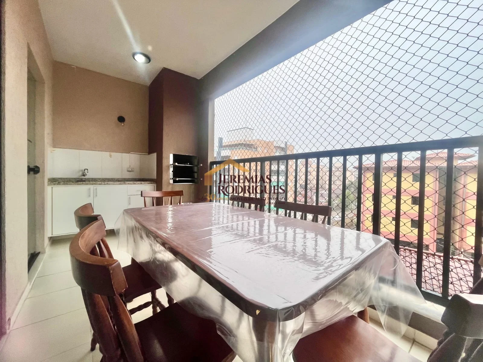 Apartamento Semi mobiliado, porteira fechada à venda no Bairro do Itaguá em Ubatuba/SP. — foto 1