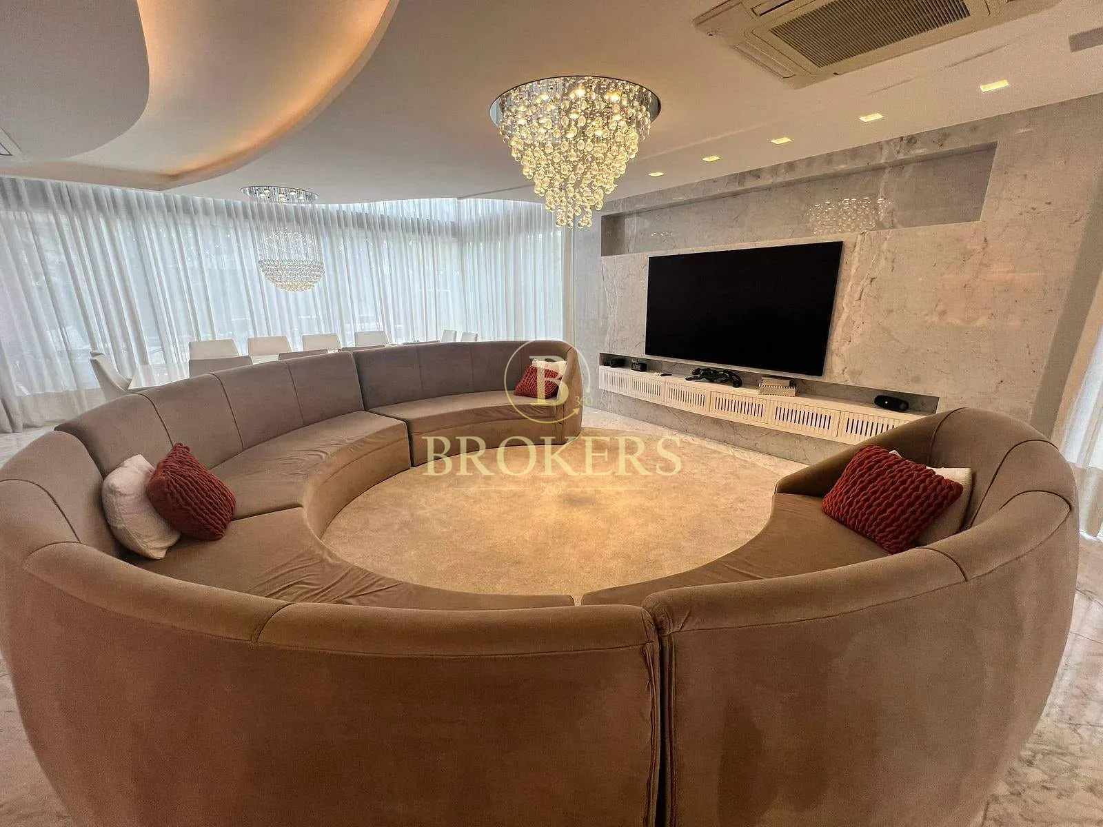 Luxo e sofisticação no Alphaville: Casa triplex mobiliada com 6 suítes, SPA e campo de futebol priv — foto 12