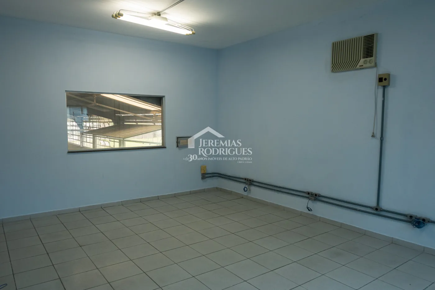 Área disponível para venda em Guaratinguetá.