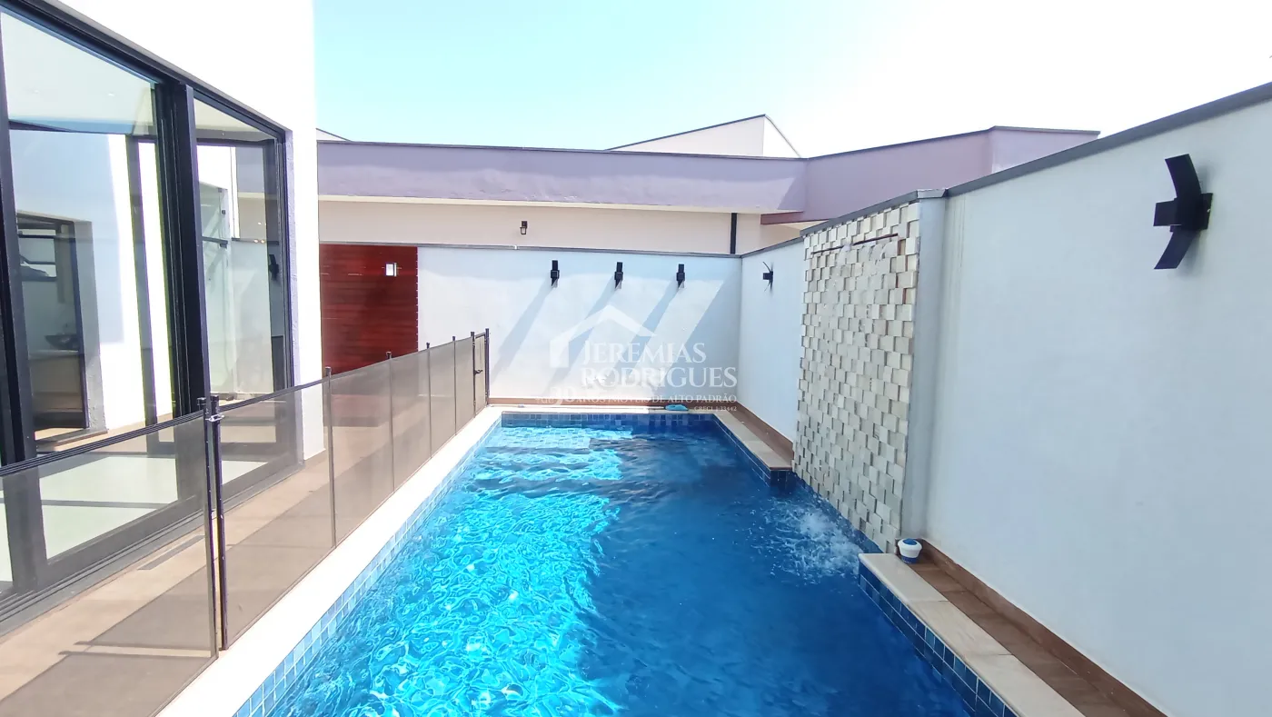 Casa à venda com 3 dormitórios no Condomínio Tecoara em Taubaté/SP.