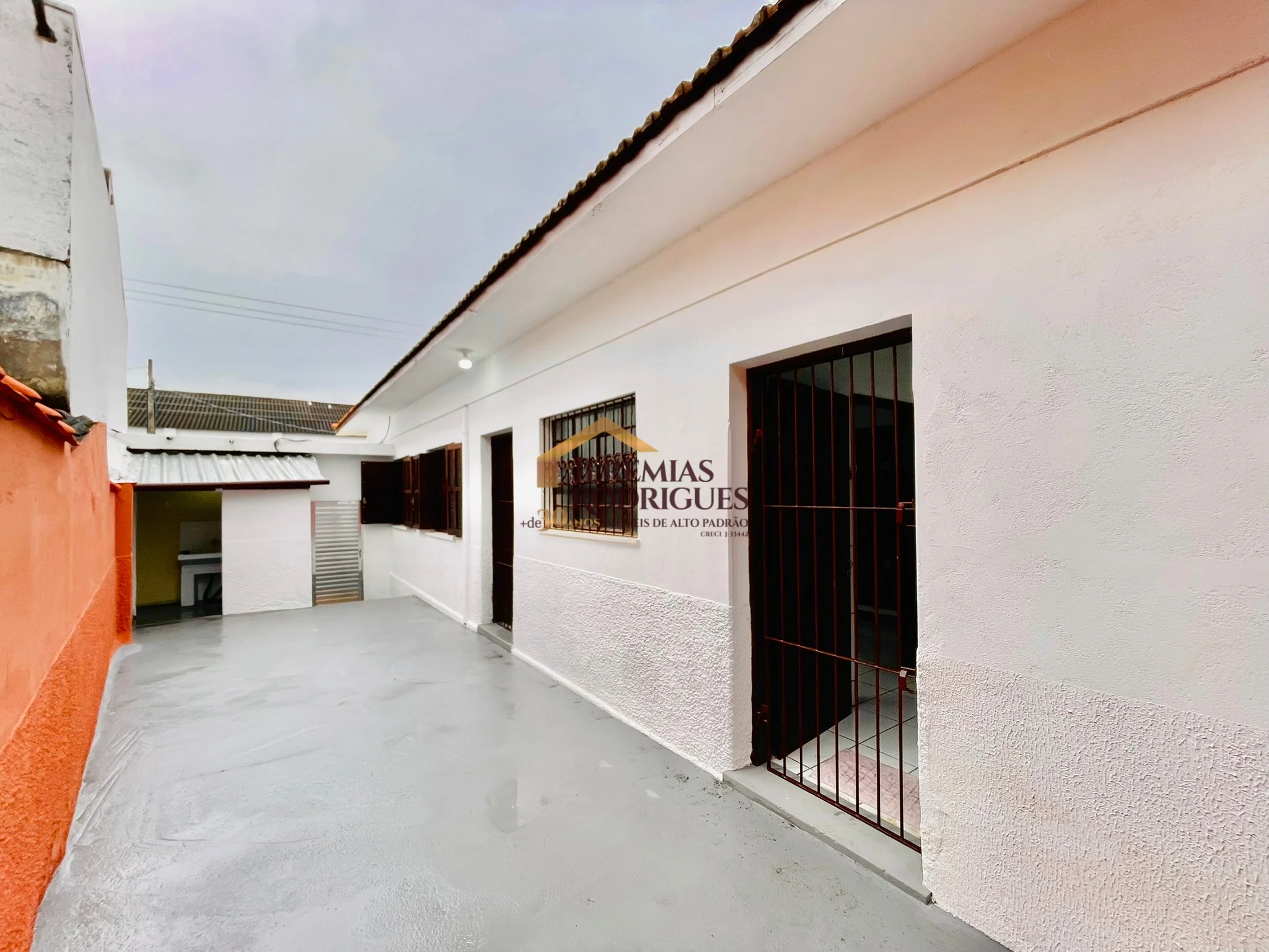 Casa para locação com estrutura para ponto comercial no Centro de Pindamonhangaba/SP. — foto 22