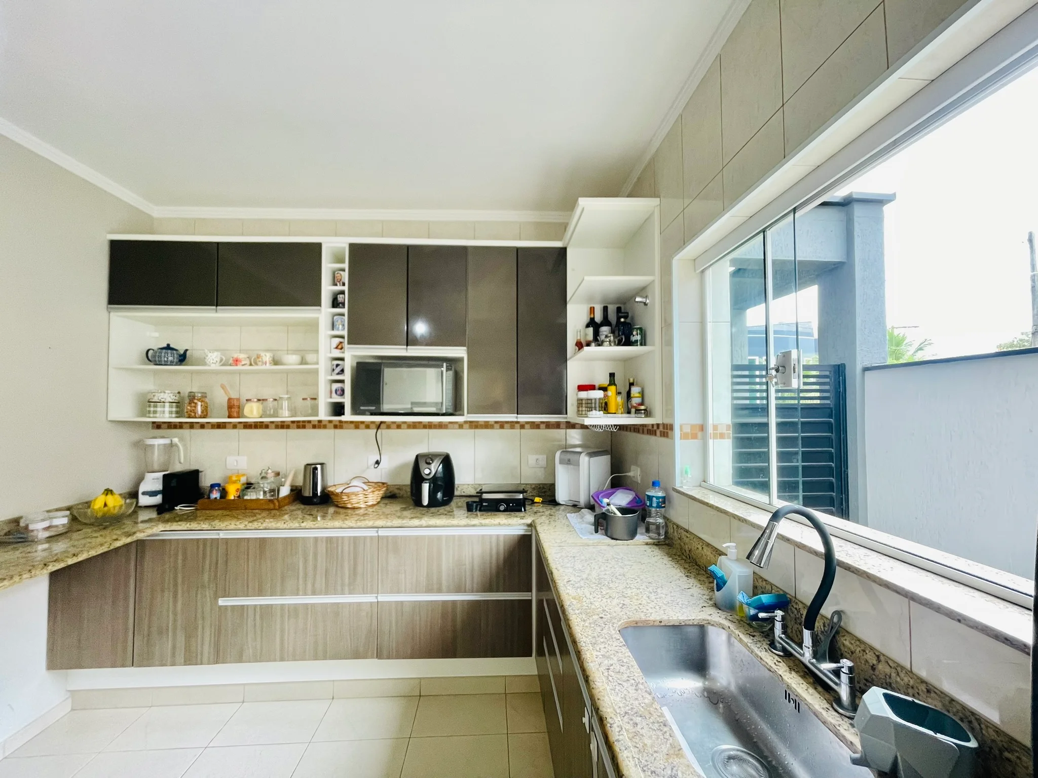 Casa à venda com 3 dormitórios no Condomínio Campos do Conde II em Tremembé/SP. 