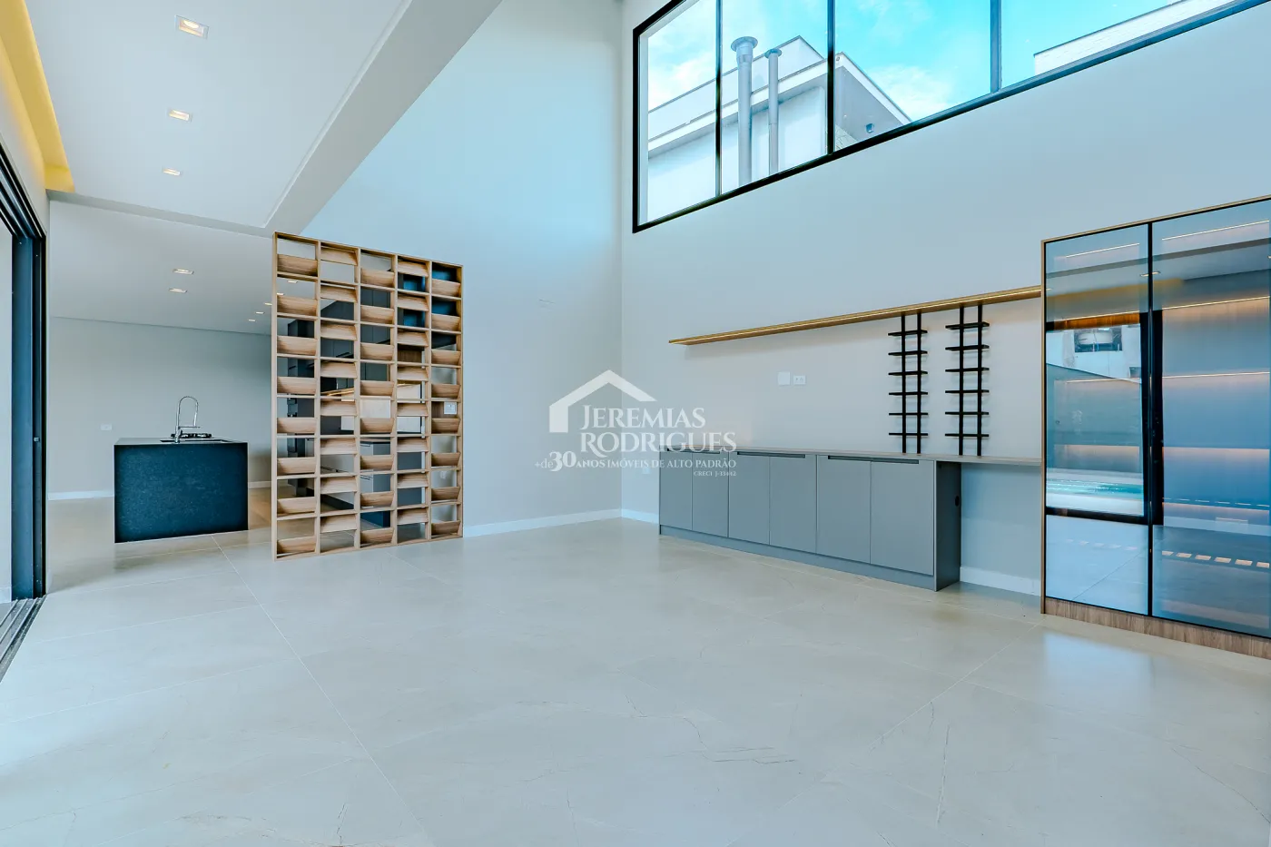 Casa à venda com 4 suítes no Condomínio Residencial Alphaville II em São José dos Campos/SP.