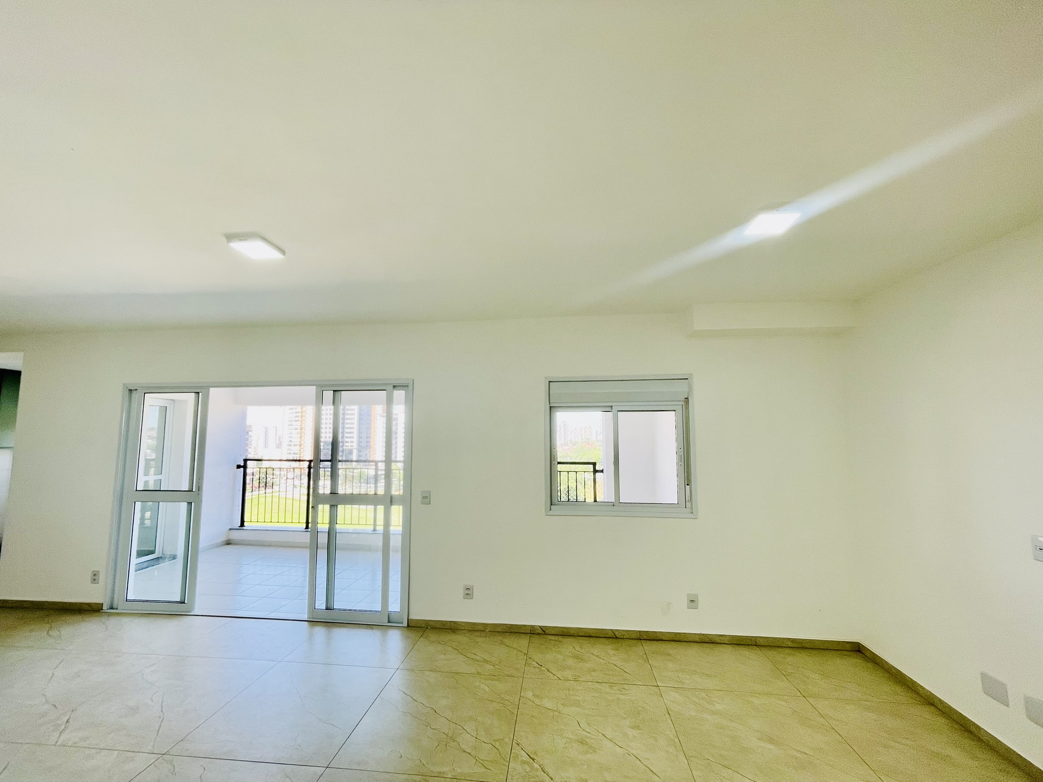 Apartamento à venda com 2 dormitórios, 108 m² no Condomínio Syrah Residence em Taubaté/SP.