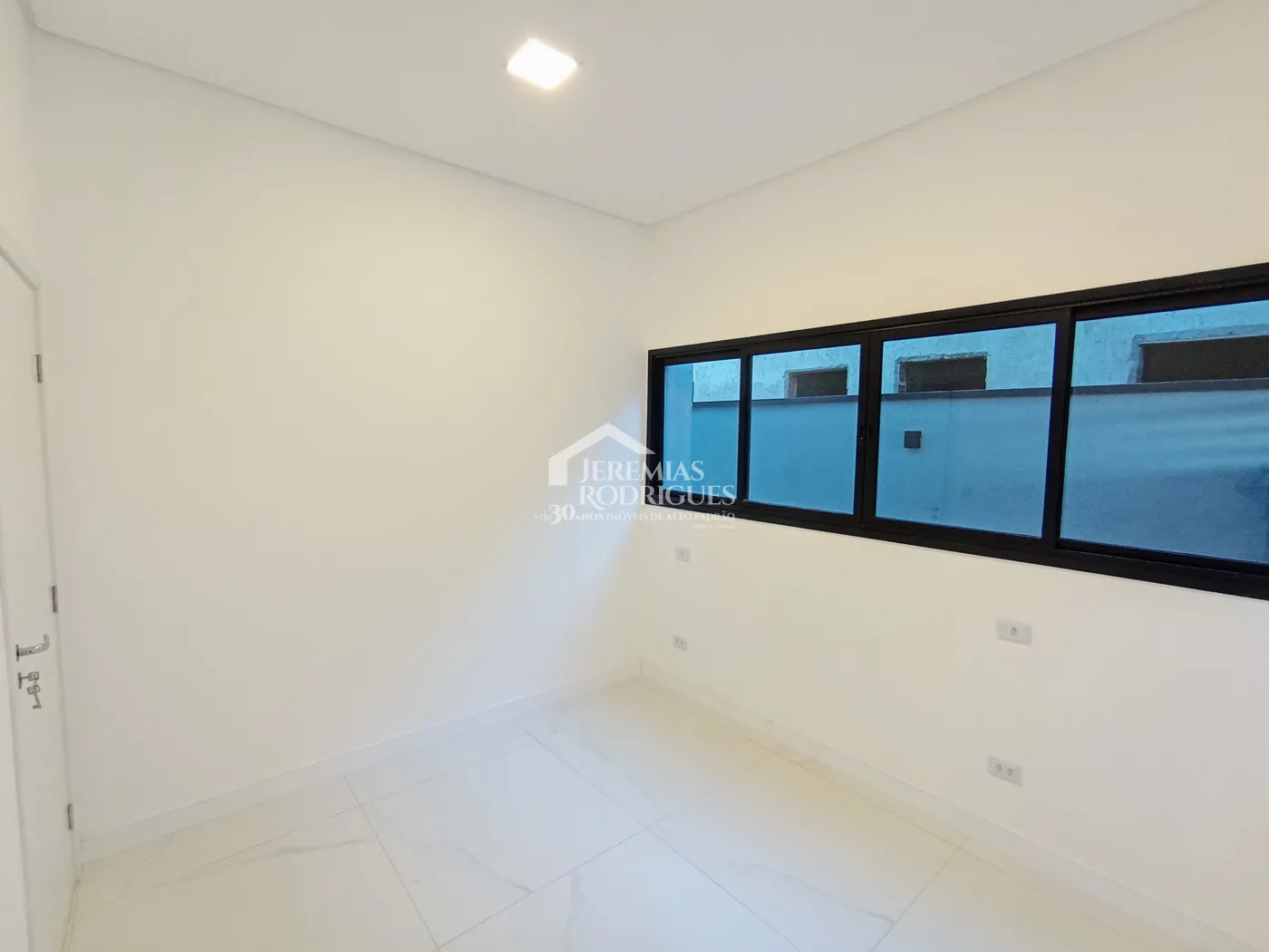 Casa assobradada à venda com 4 dormitórios no Condomínio Cyrella Landscape emTaubaté/SP.