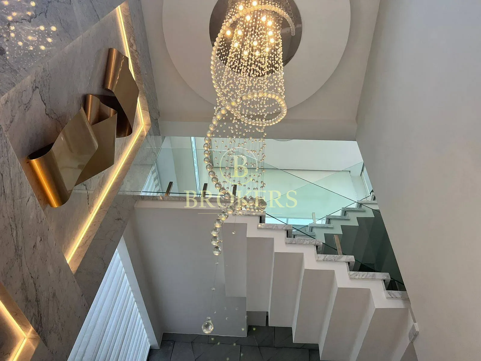 Luxo e sofisticação no Alphaville: Casa triplex mobiliada com 6 suítes, SPA e campo de futebol priv — foto 32