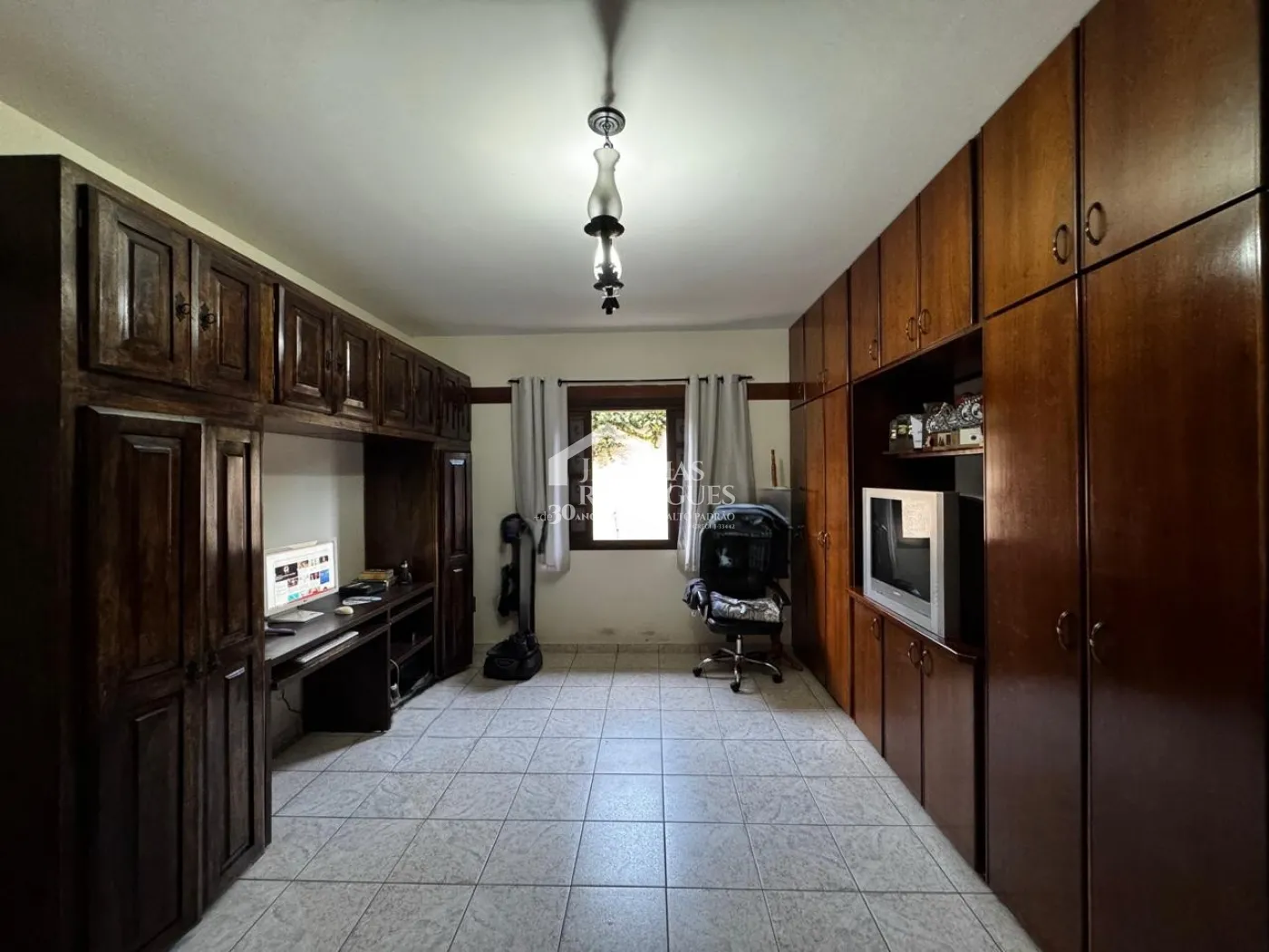 Casa à venda com 3 dormitórios no bairro Vila Rica em Pindamonhangaba/SP