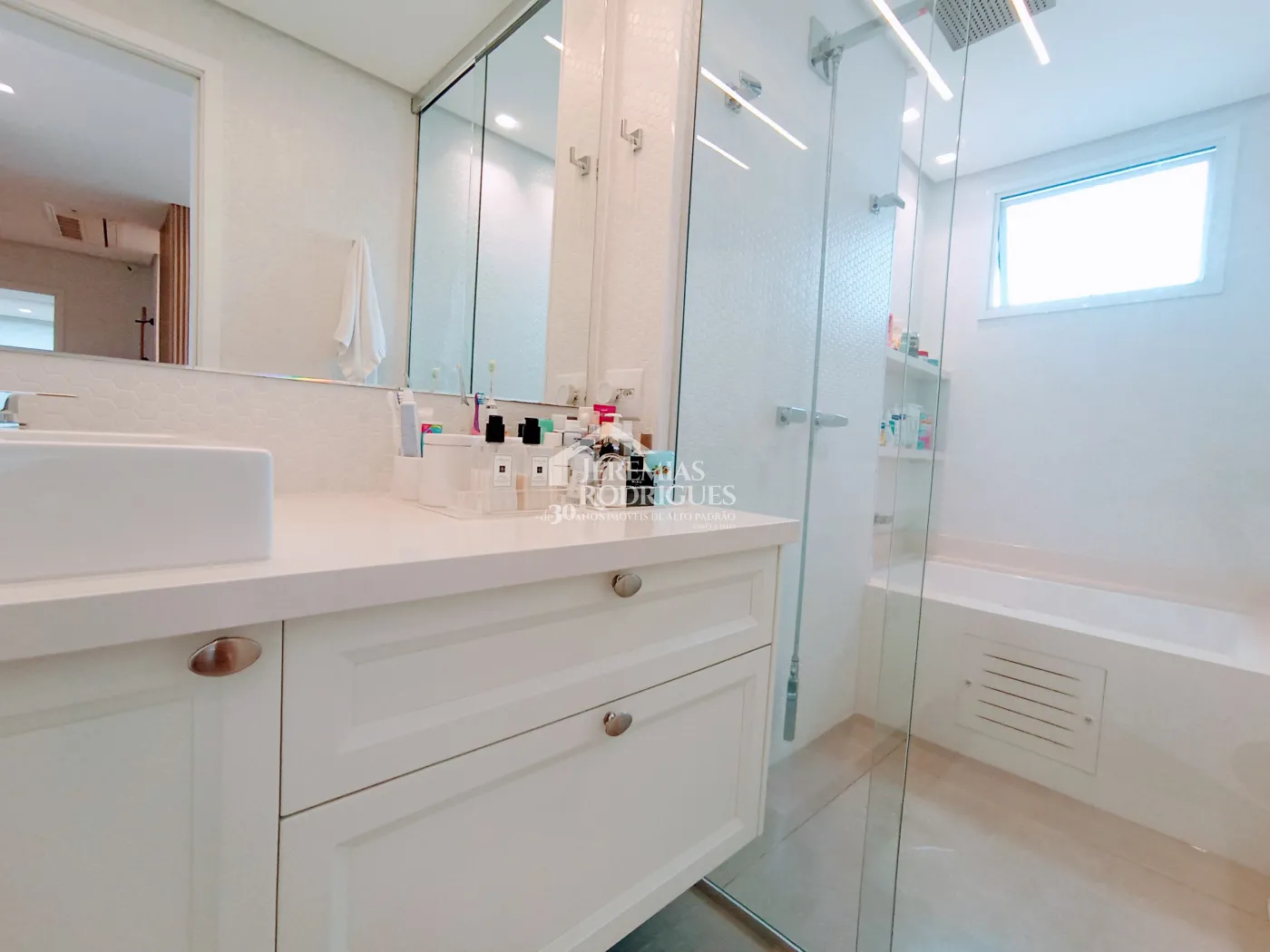 Cobertura duplex à venda com 3 dormitórios, 182 m² no Edifício Vert Residence em Taubaté/SP