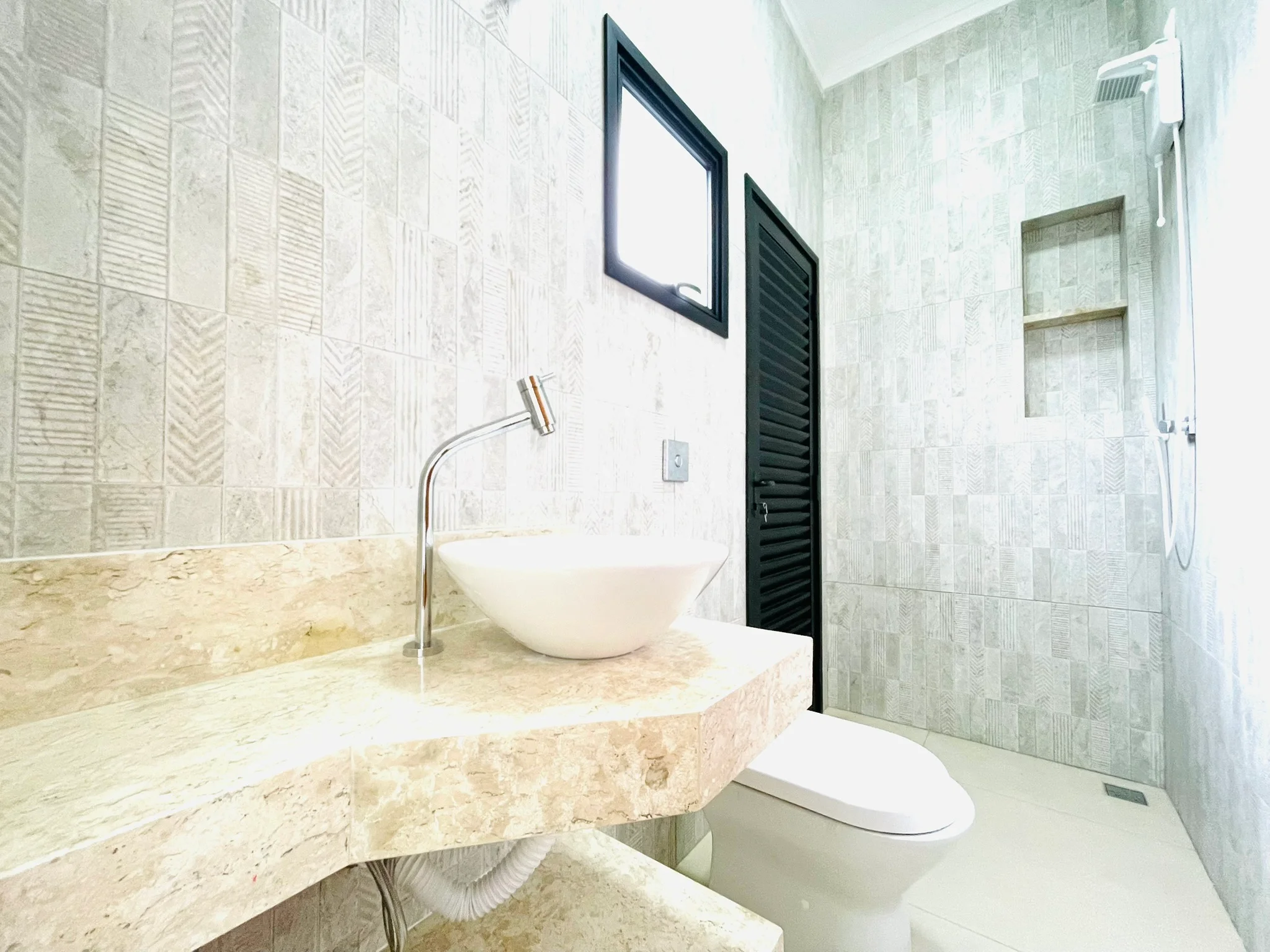 Casa à venda com 4 dormitórios no Condomínio Ouro Ville em Taubaté/SP.