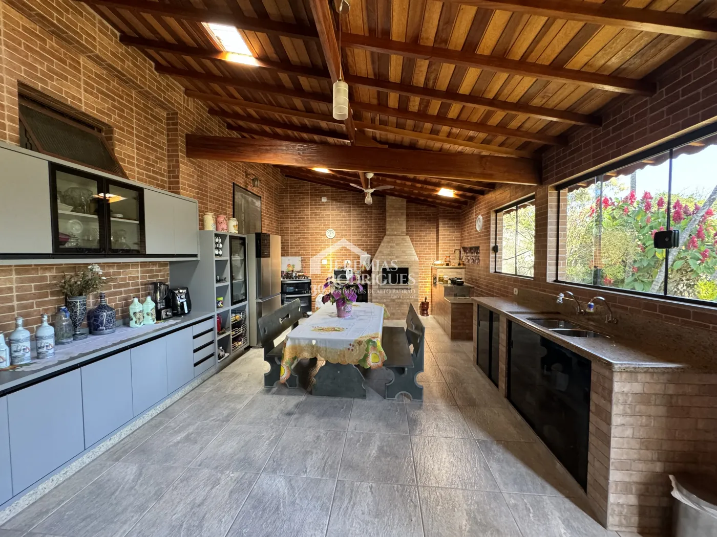 Chácara com 290 m² - bairro Lago Azul - Pindamonhangaba/SP.
