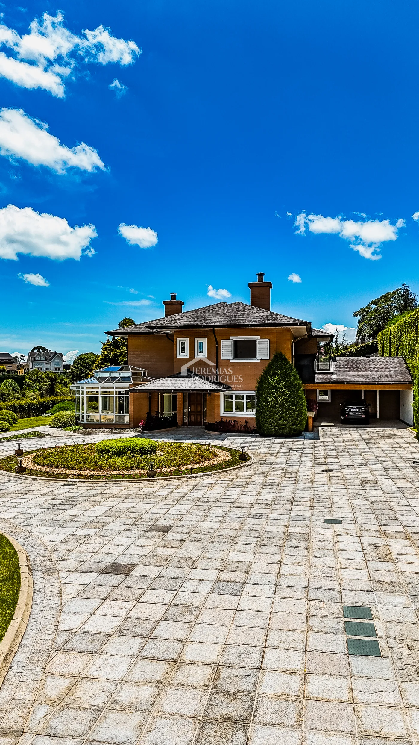 Casa com 4 suítes, 670 m² - Alto do Capivari - Campos do Jordão/SP.