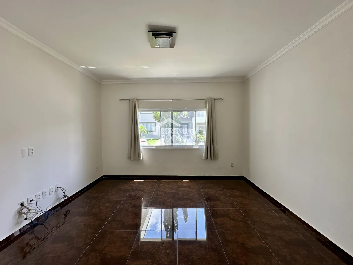 Casa para venda e locação com 4 suítes no Condomínio Campos do Conde II em Tremembé/SP