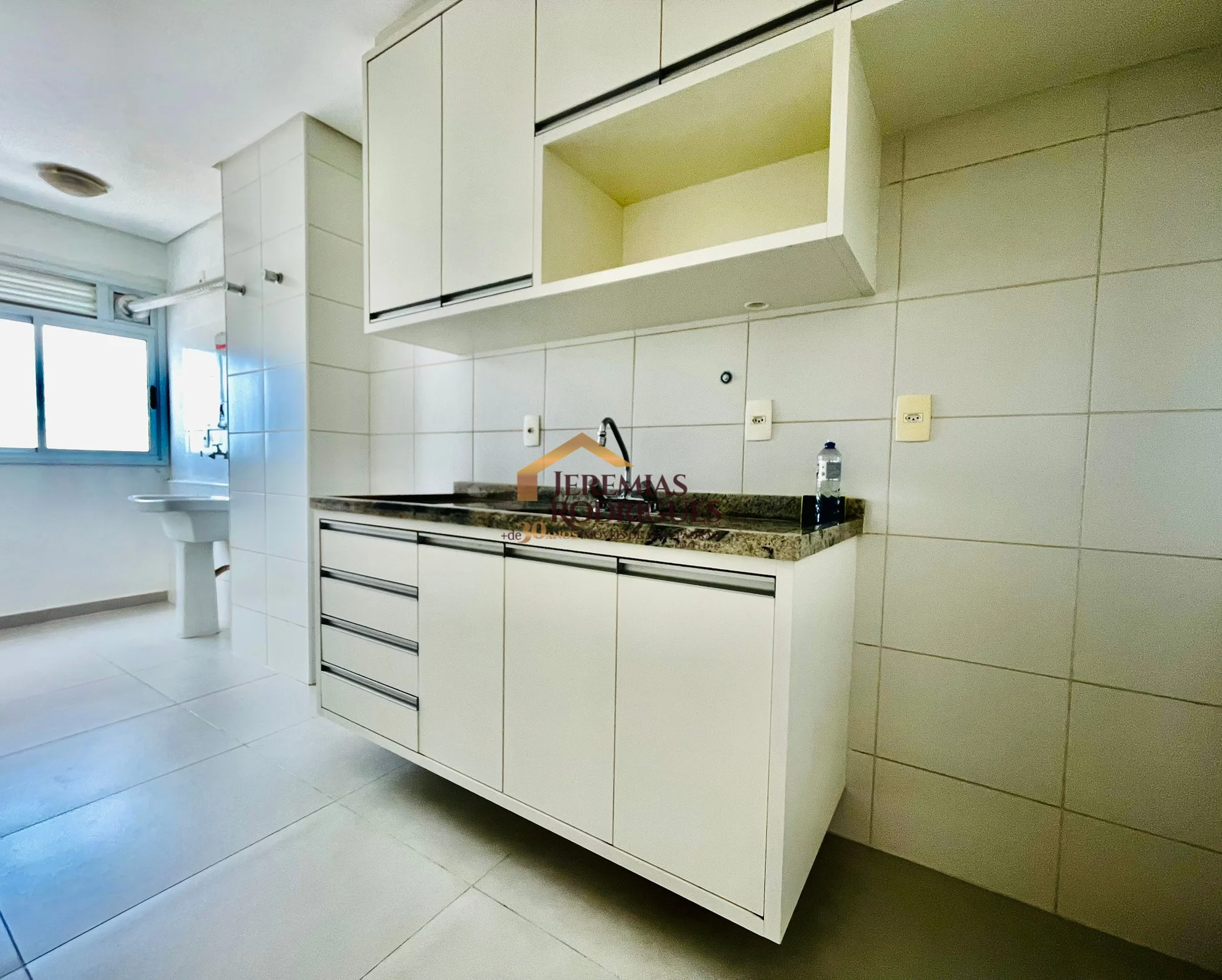 Apartamento para locação no Edifício Itacaré em Taubaté/SP.