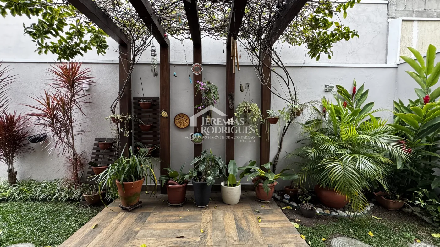 Casa para locação com 3 suítes no Condomínio Reserva dos Lagos em Pindamonhangaba/SP.