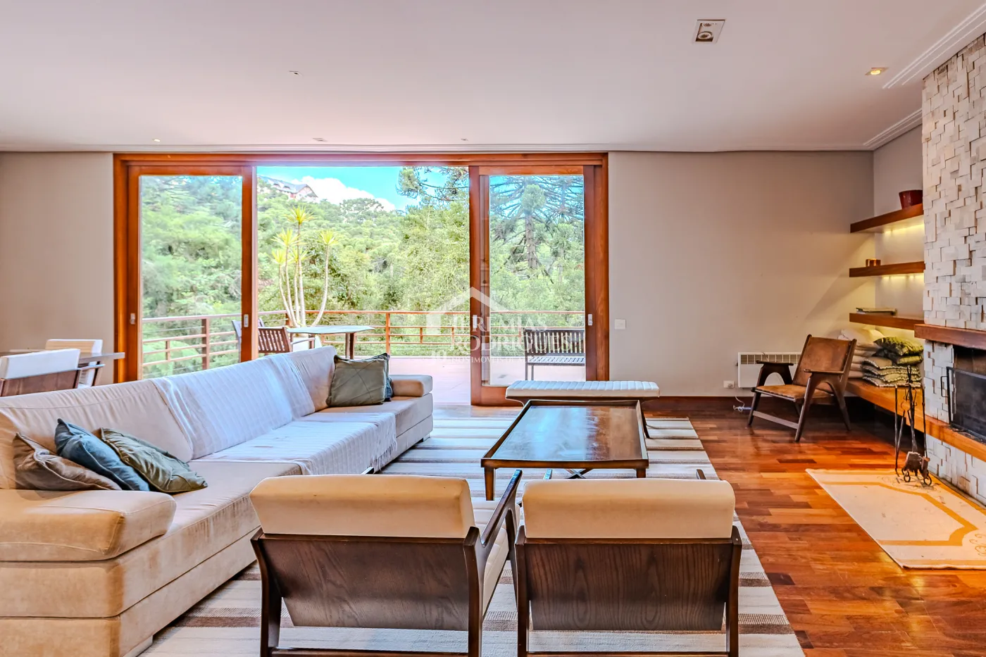 Casa para venda com 5 suítes no Condomínio Villandry em Campos do Jordão/SP