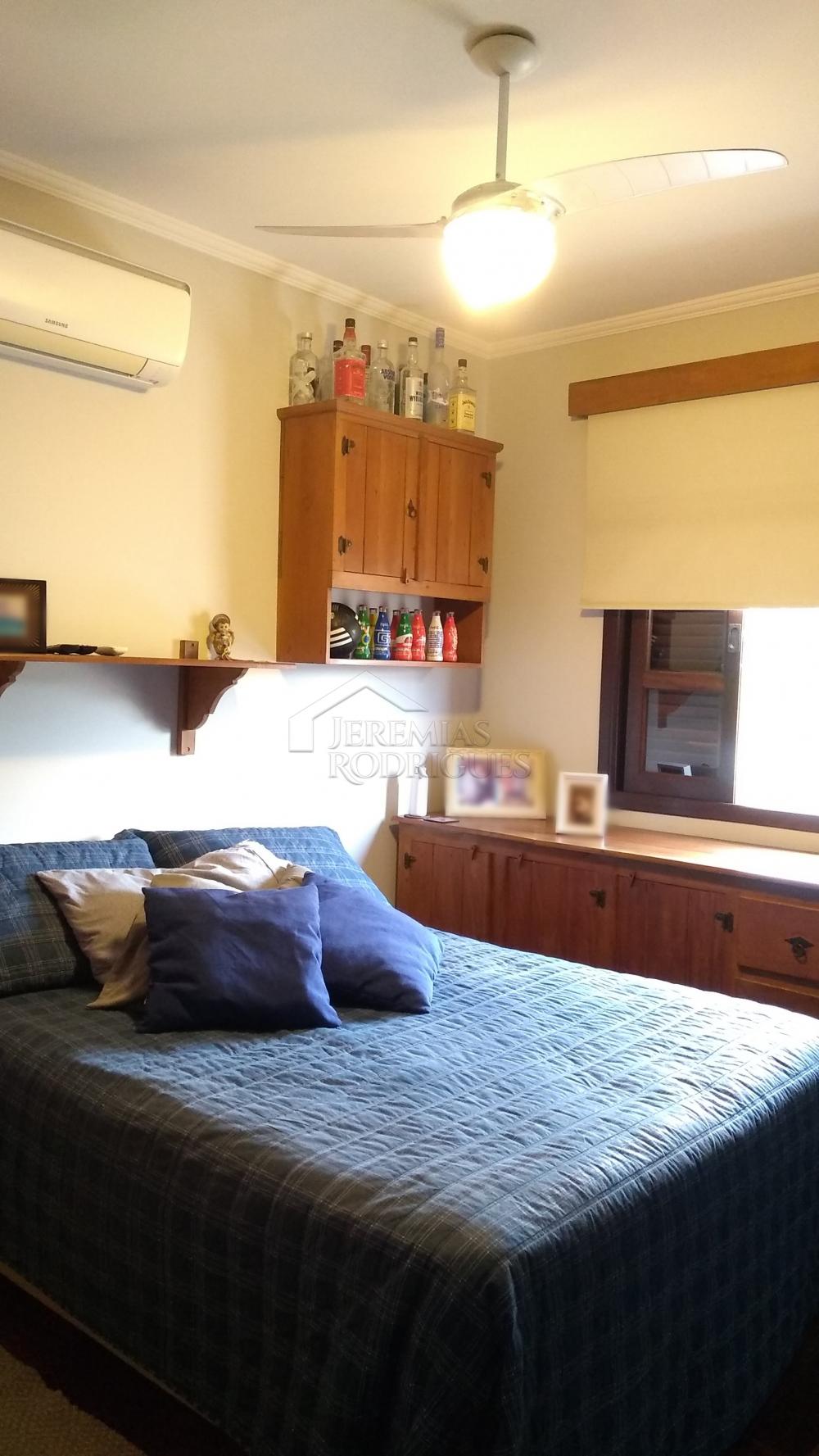 Casa à venda com 4 dormitórios no Condomínio Taubaté Village em Taubaté/SP. 