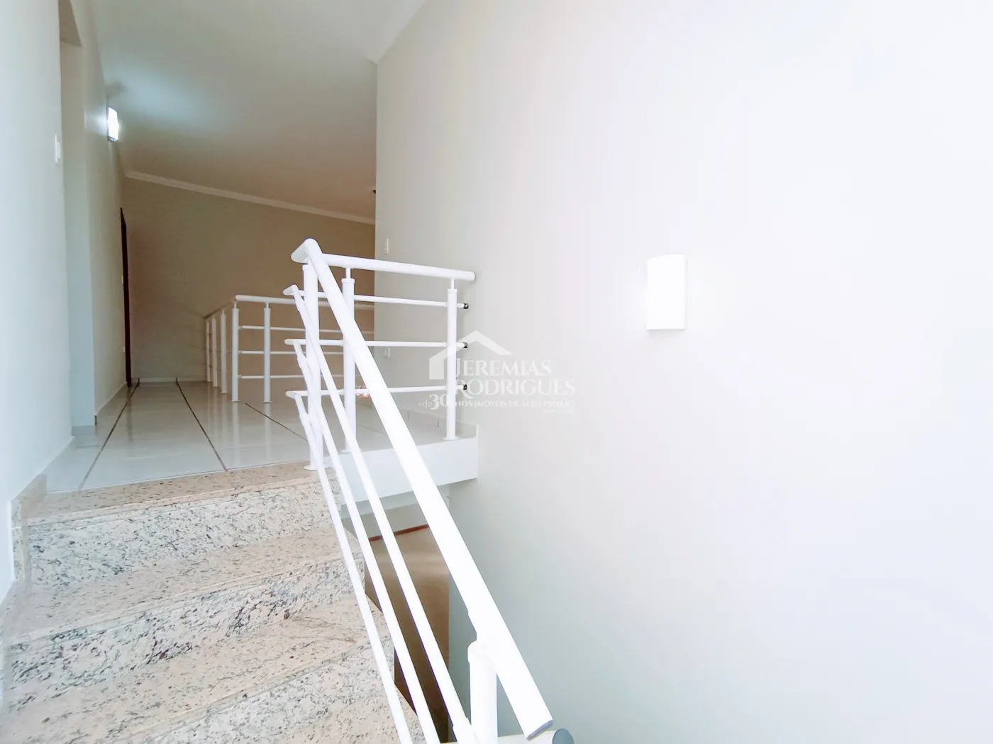 Casa para venda e locação com 4 dormitórios no Condomínio Campos do Conde I em Tremembé/SP