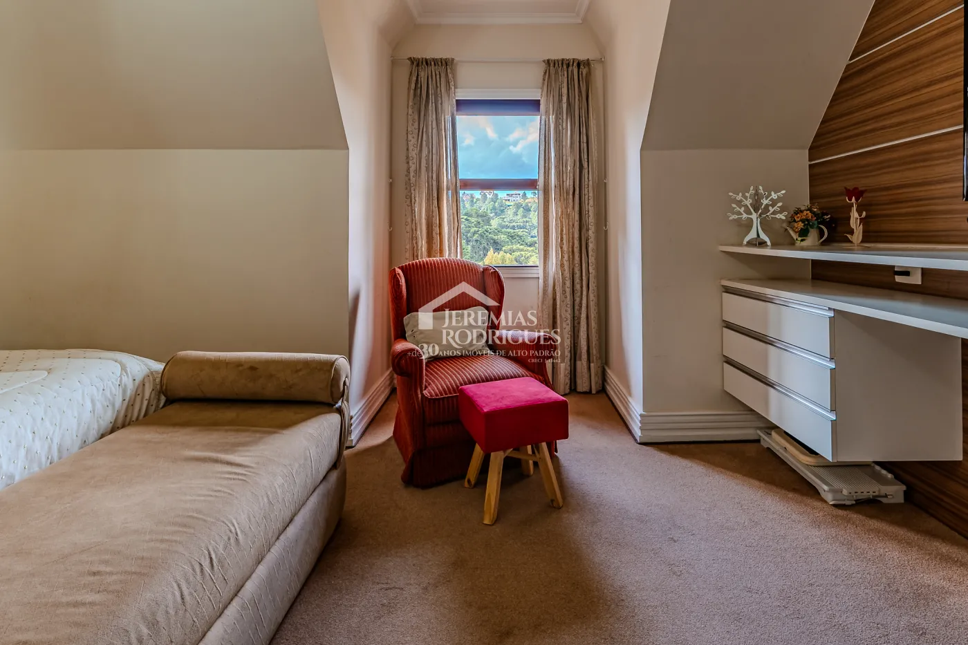 Casa para venda e locação com 5 suítes no Jardim Véu da Noiva em Campos do Jordão/SP