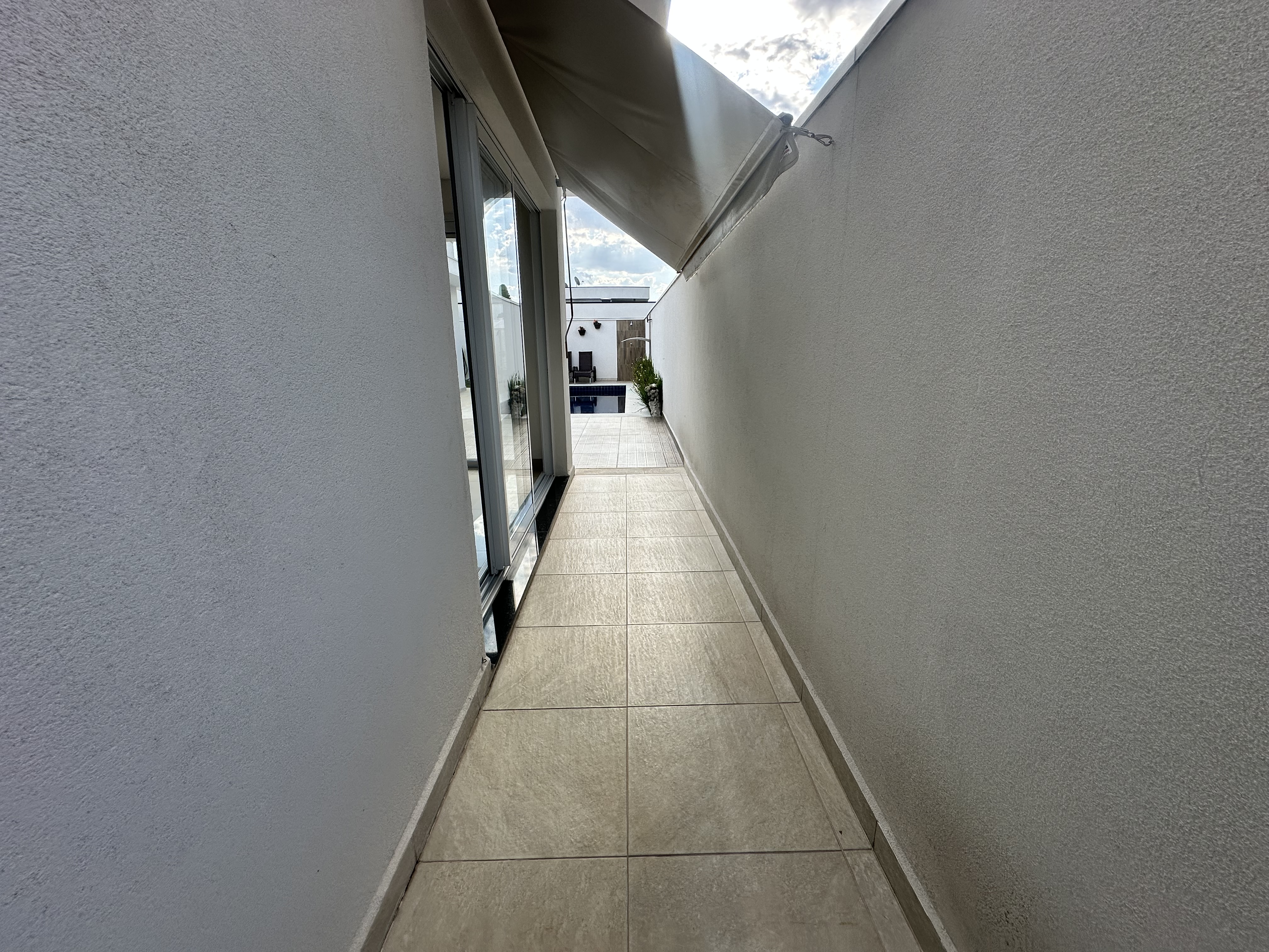 Casa para venda e locação com 3 suítes no Condomínio Reserva dos Lagos em Pindamonhangaba/SP.