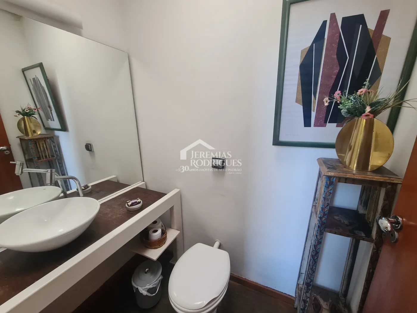 Casa à venda com 6 suítes no Condomínio Jardim Véu da Noiva em Campos do Jordão/SP