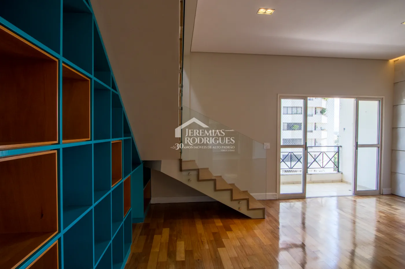 Apartamento à venda com 3 suítes, 274 m² no Edifício Milão em Taubaté/SP.