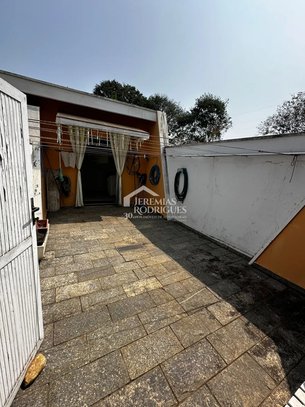 Casa à venda com 6 dormitórios no bairro Jardim das Nações em Taubaté/SP.
