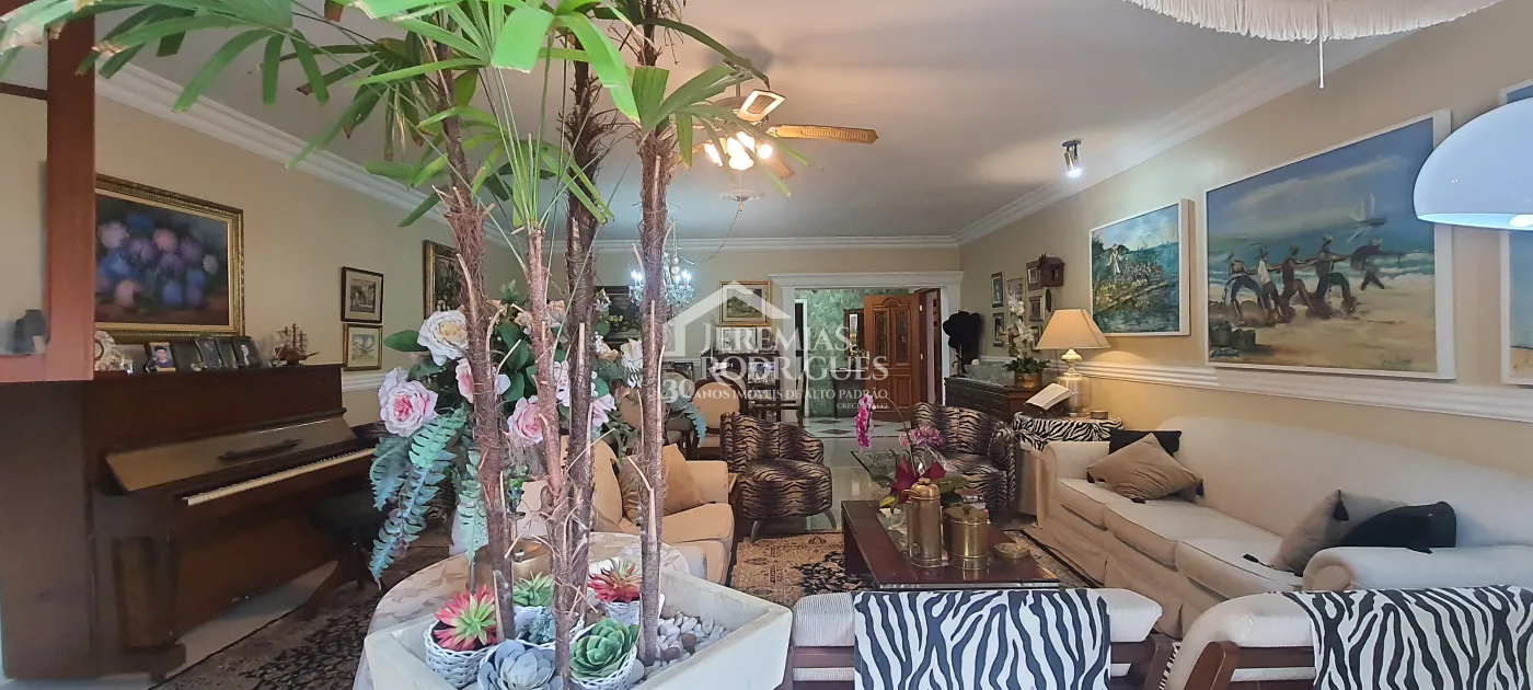Casa para locação com 5 dormitórios no Centro em Taubaté/SP.